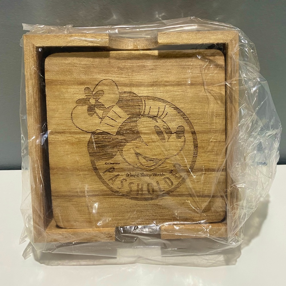 WDW Chef Minnie Passholder Coaster Set - Picture 3 of 4